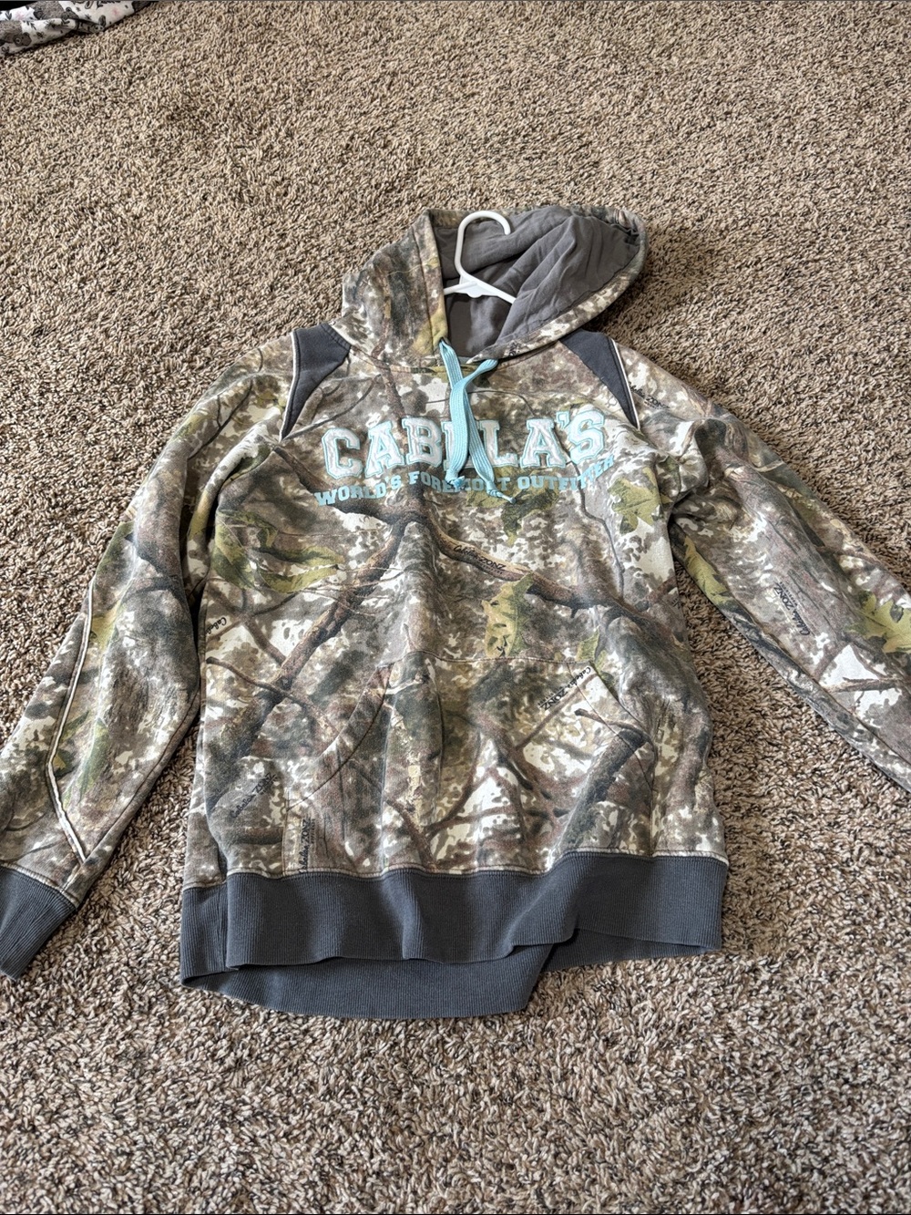 Cabelas women’s sweatshirt